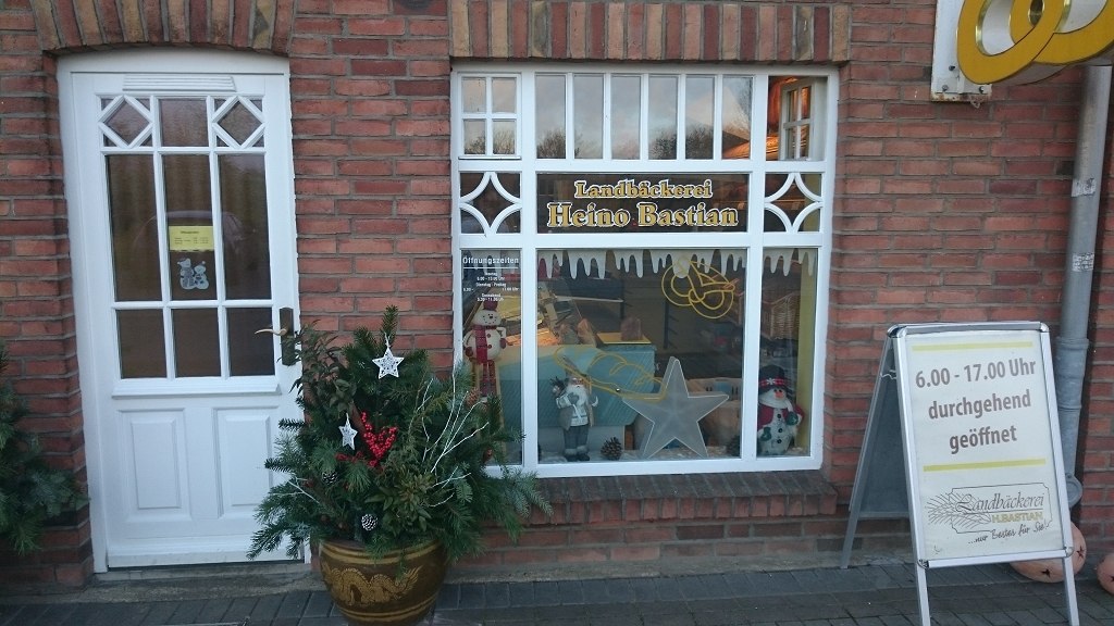 Our store in Groß Roge with café, © Landbäckerei Heino Bastian