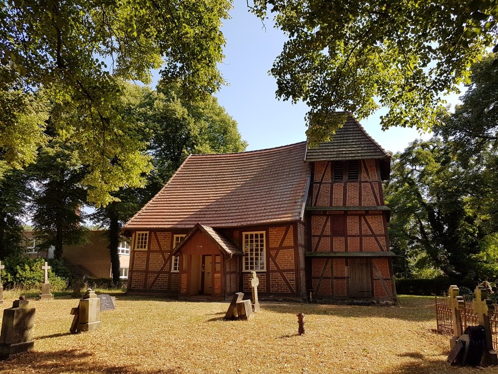 The village church in Matzlow with the characteristic bell tower., © Foto: Lewitz e.V.