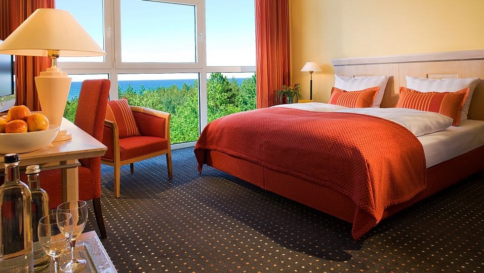 All rooms have large windows with a view of the gnarled pine trees or the dune landscape with the Baltic Sea, © Strandhotel Fischland