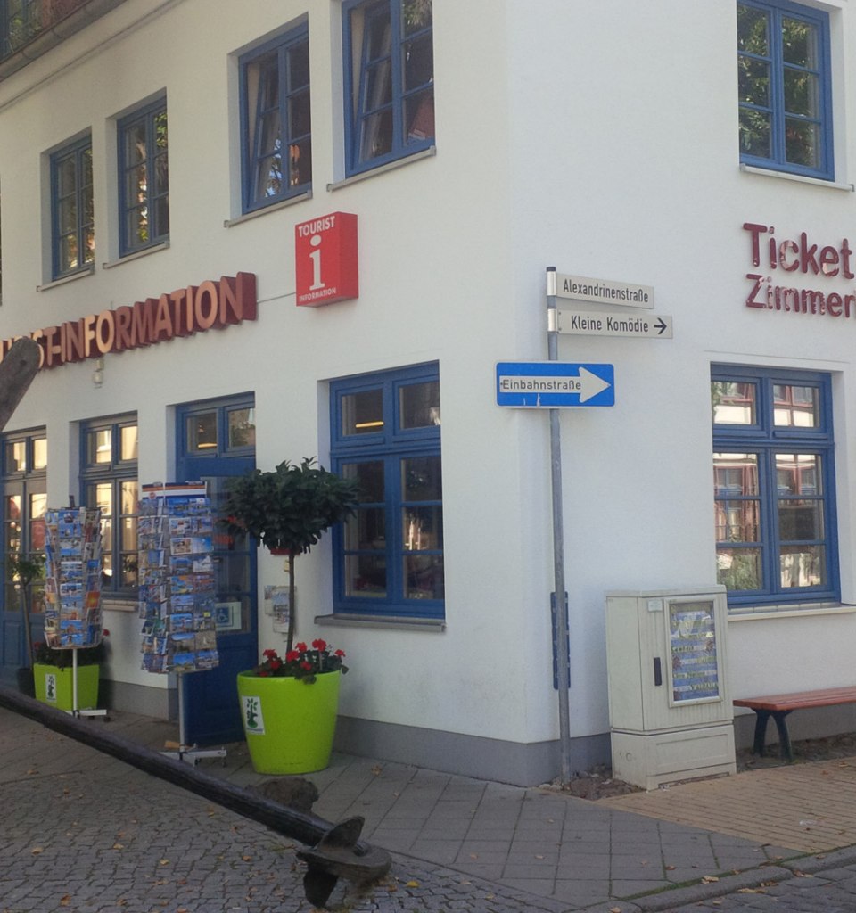 Exterior view of the Tourist Information Warnemünde, © TZRW