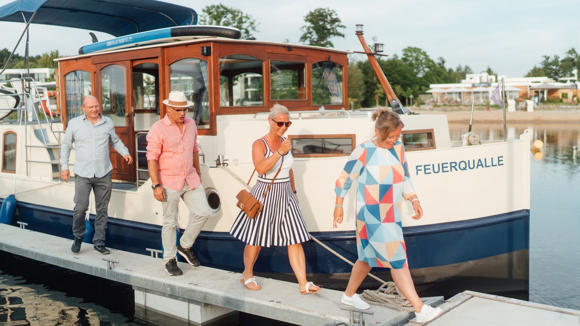 Evening shore leave in a festive atmosphere: a trip on a houseboat guarantees numerous highlights, © TMV/Petermann