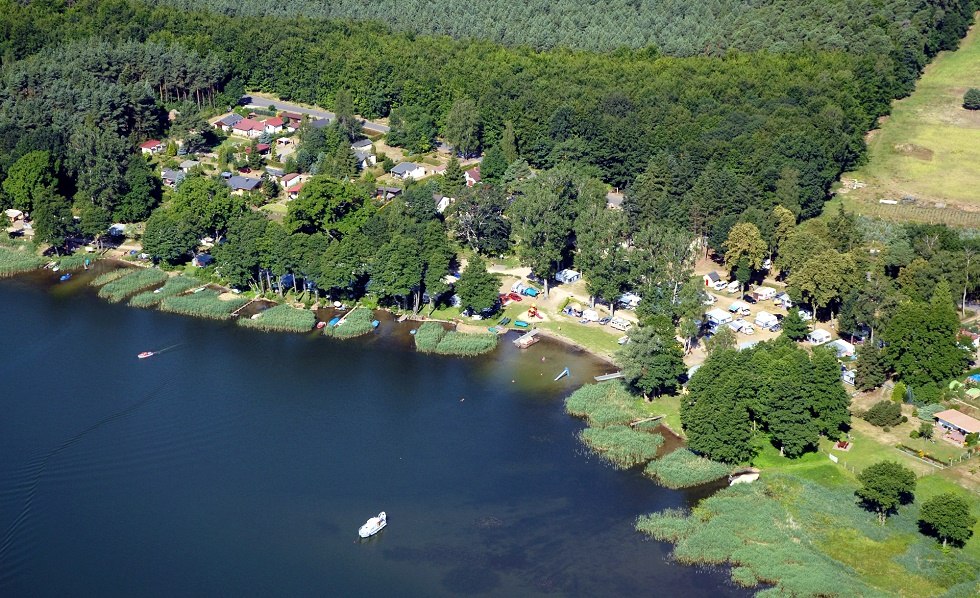 Der Platz liegt am Großen Labussee auf einer Lichtung., © Haveltourist