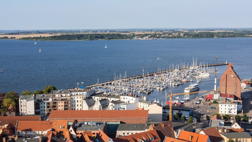 Experience the wonderful view of the Hanseatic city of Stralsund with the webcam in Altefähr on Rügen., © Erik Hart