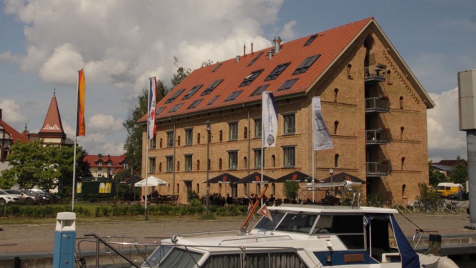 Hotel "Alter Kornspeicher" at the city harbor Neustrelitz, © Alter Kornspeicher