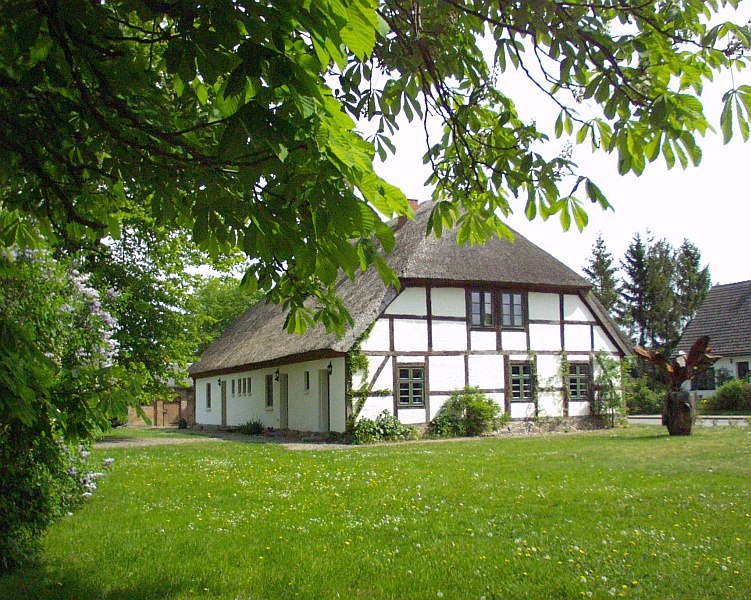 The Alte Ausspanne with the last beet, which was brought to the Tessin station via the railroad line with the old beet train., © Förderverein der Heimat- und Kulturpflege Walkendorf