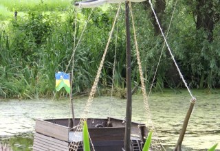 View on the extinguishing pond to the replica of the "Poeler Kogge, © Kurverwaltung Insel Poel