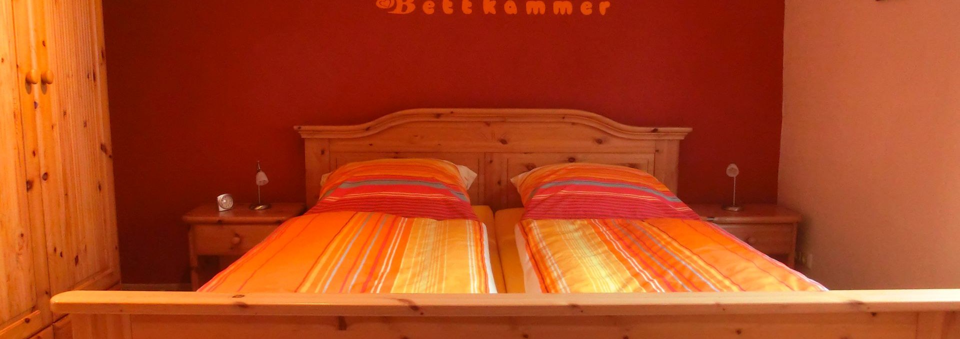 Quiet nights are guaranteed in the bedroom of the cottage, © Haflinger Baumgarten / Kerstin Fratzke