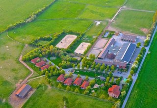 On the premises of the equestrian facility are vacation apartments and cottages, a children's playground and a petting zoo, © Bernsteinreiter