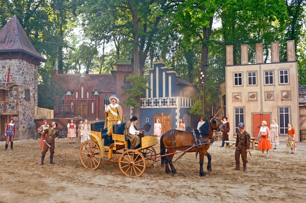 Müritz saga theater spectacle at the open-air stage Waren (Müritz), © Müritz-Saga