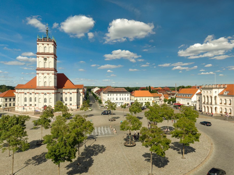 Market place with town church, © Stadt Neustrelitz/Sebastian Haerter