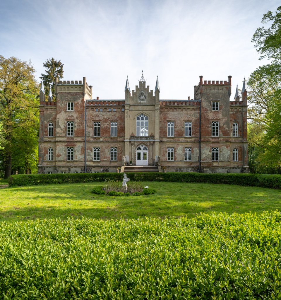 The manor house is built in the style of Tudor Gothic., © Herrenhaus Vogelsang / DOMUS Images Alexander Rudolph