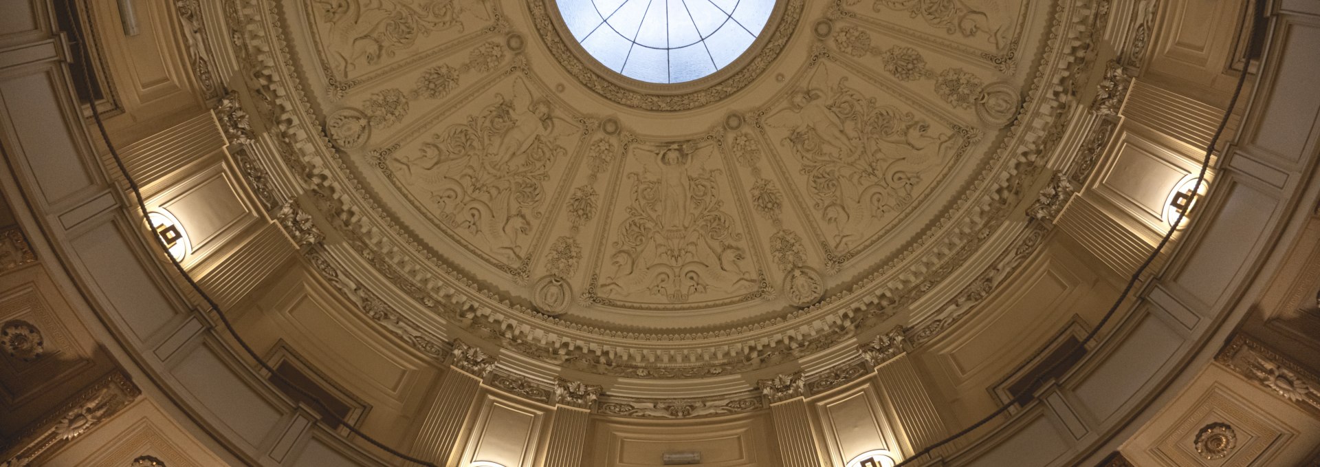 Light-flooded dome in the reception area, © Schloss Neetzow