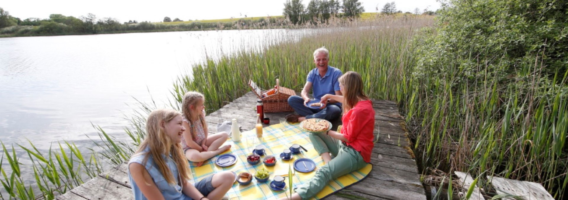 Picnic by the lake, © Schloss Duckwitz