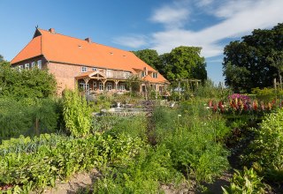 The chestnut farm in the middle of the historic farm garden., © © Hans-Joachim Kahl