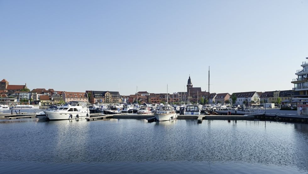 City harbor with dreamlike scenery, © Kristina Steiner