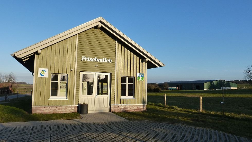 Our milk vending machine in Bollewick, © Van der Ham Bollewick