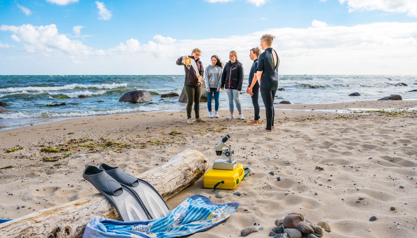 With the vacation rangers on the beach of Göhren, © TMV/Tiemann