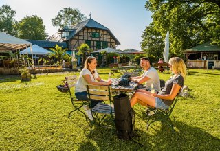 Dinner at the traditional inn Schnatermann, © TMV/Tiemann