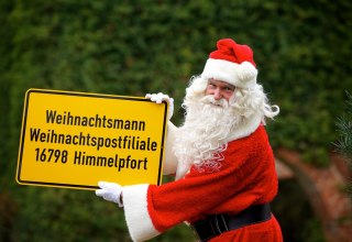 Visiting Santa Claus, © Deutsche Post DHL Group