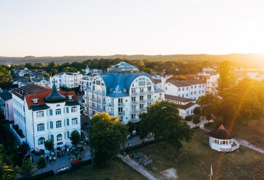 The &quot;Hotel am Meer&quot; appeals with its proximity to the Baltic Sea beach, its wellness area and the Blue Moon Lounge with panoramic view on the roof., © TMV/Friedrich