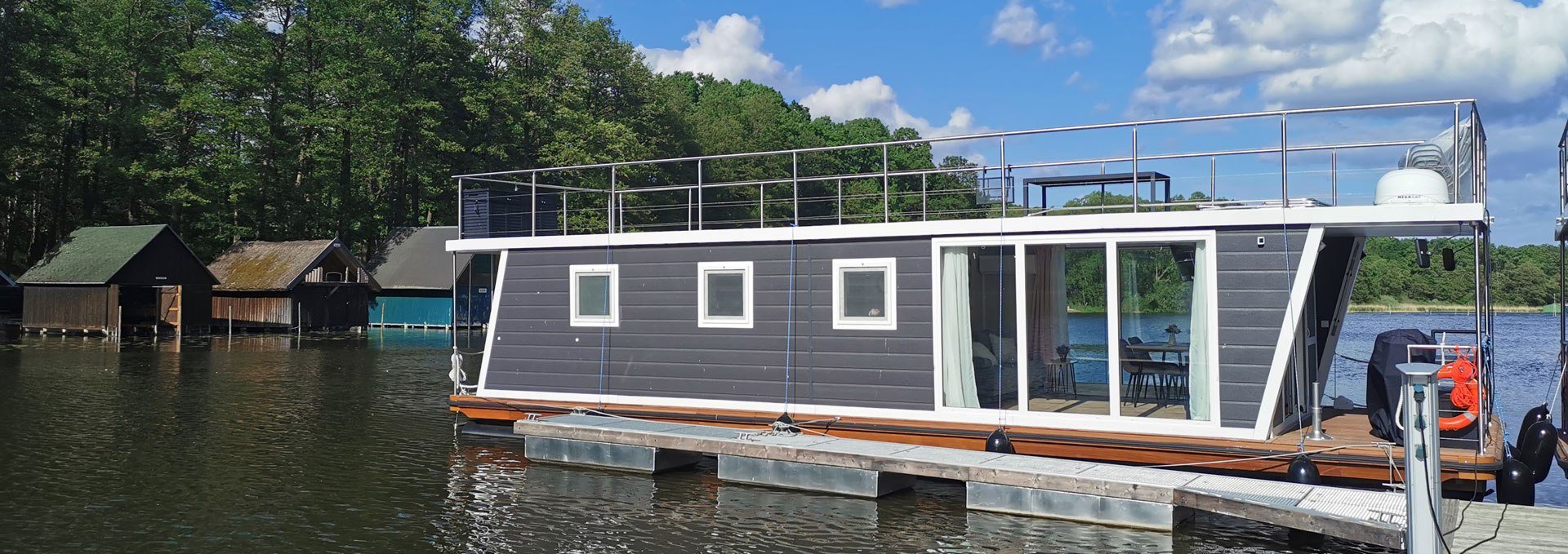 Luxury houseboat Lydia for 6 people, license-free, © Smobilia GmbH & Co. KG