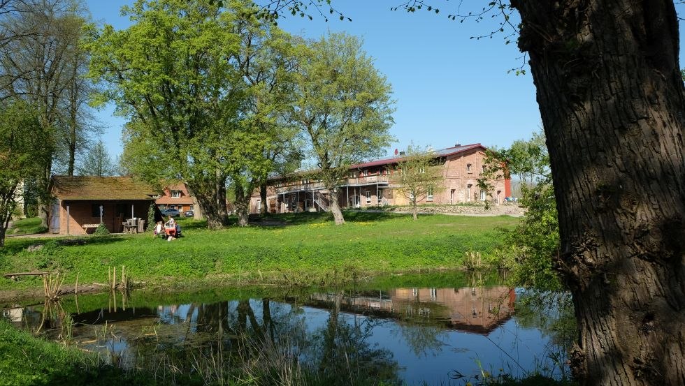 Enjoy the park in front of our vacation apartments at Medewege Farm, © Hof Medewege/ Hof Ferien Medewege UG