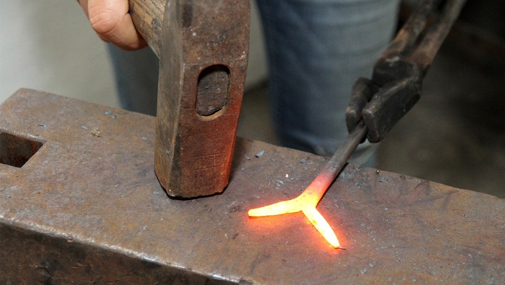 Rothener Hof - Work in the metal workshop, © MV Foto e.V. , Fotografin Angelika Lindenbeck