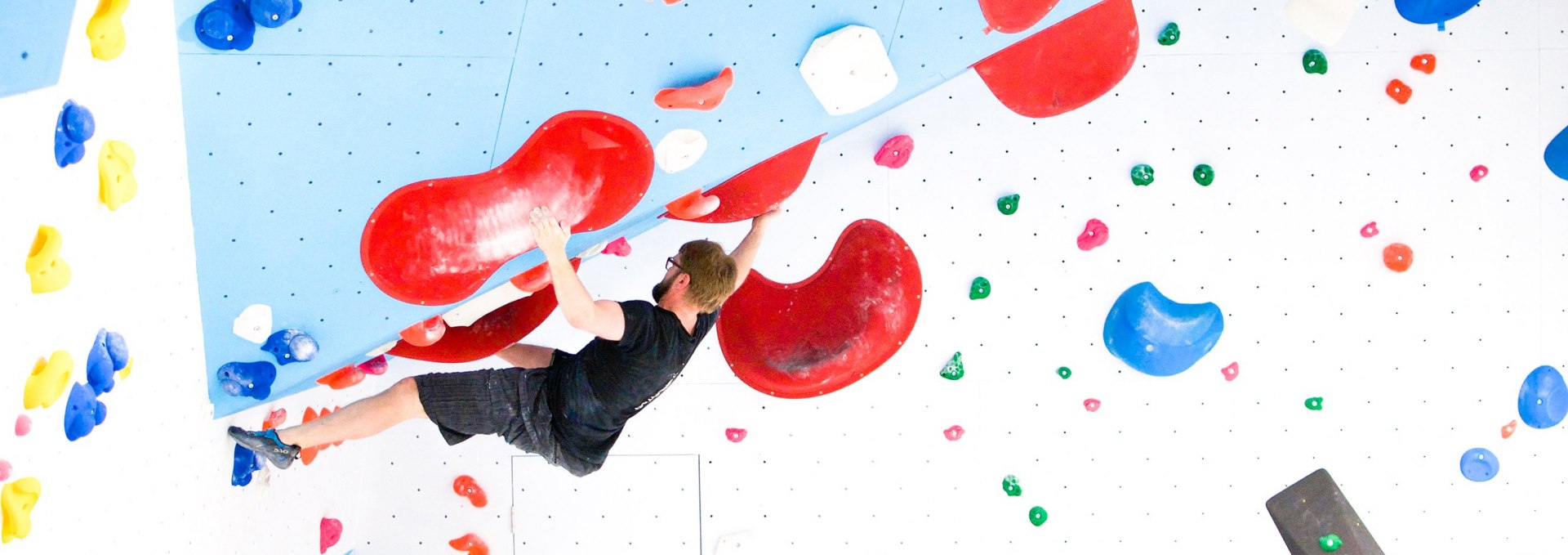 Something for everyone. Whether professional, amateur or bouldering novice, everyone gets their money's worth here. We even change the routes weekly and screw you new "problems" on the wall., © Felshelden