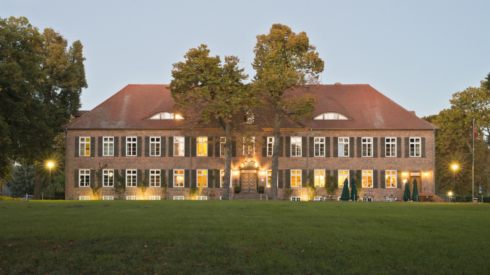 The Romantik Hotel Gutshaus Ludorf - a historic manor house surrounded by picturesque nature, ideal for a relaxing break and special moments of well-being.