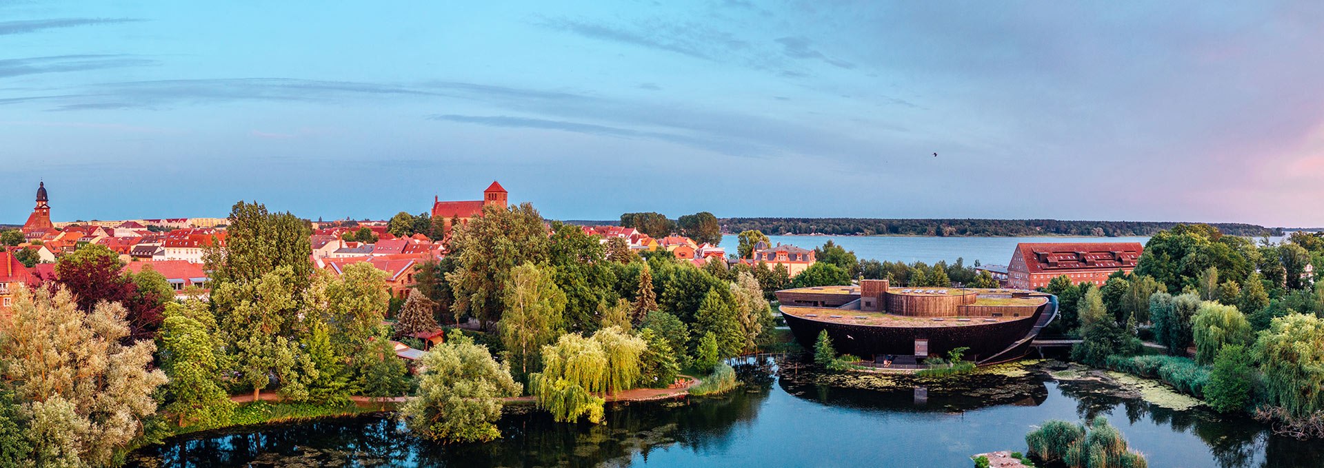 The Müritzeum is located on the edge of the old town of Waren on the idyllic Herrensee lake, © Felix Gänsicke