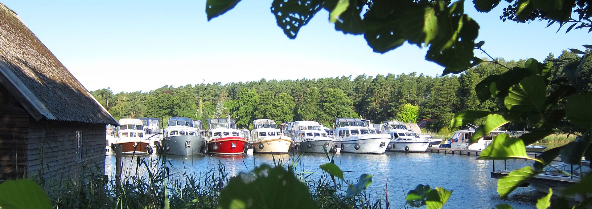 Houseboats from Yachtcharter Schulz in the harbor of Marina Eldenburg, © Yachtcharter Schulz