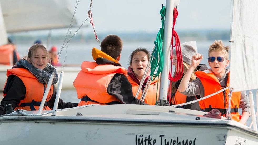 A sailing class trip inspires young and old, © SeenLandAgentour