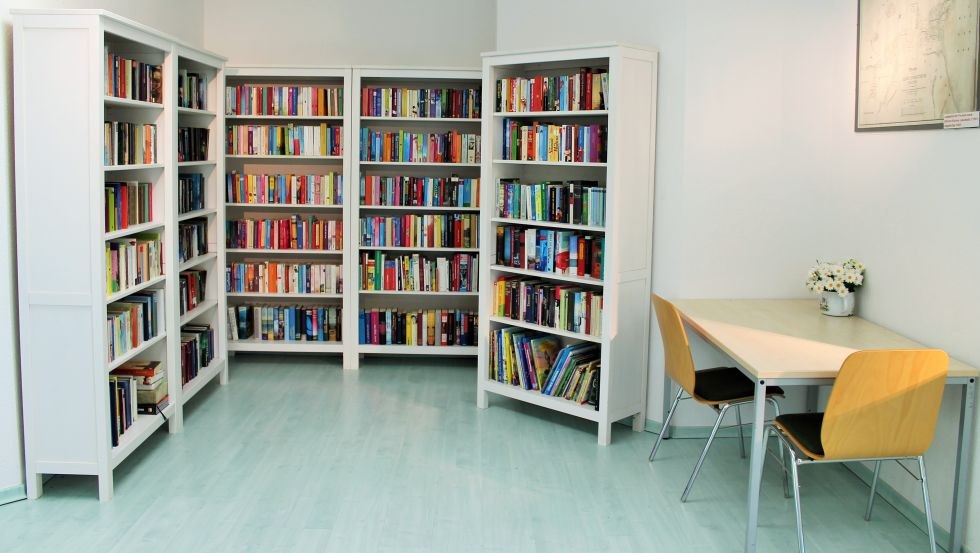 Book corner in the Tourist Information and Community Center, © Touristisches Informations- und Gemeindezentrum Zierow