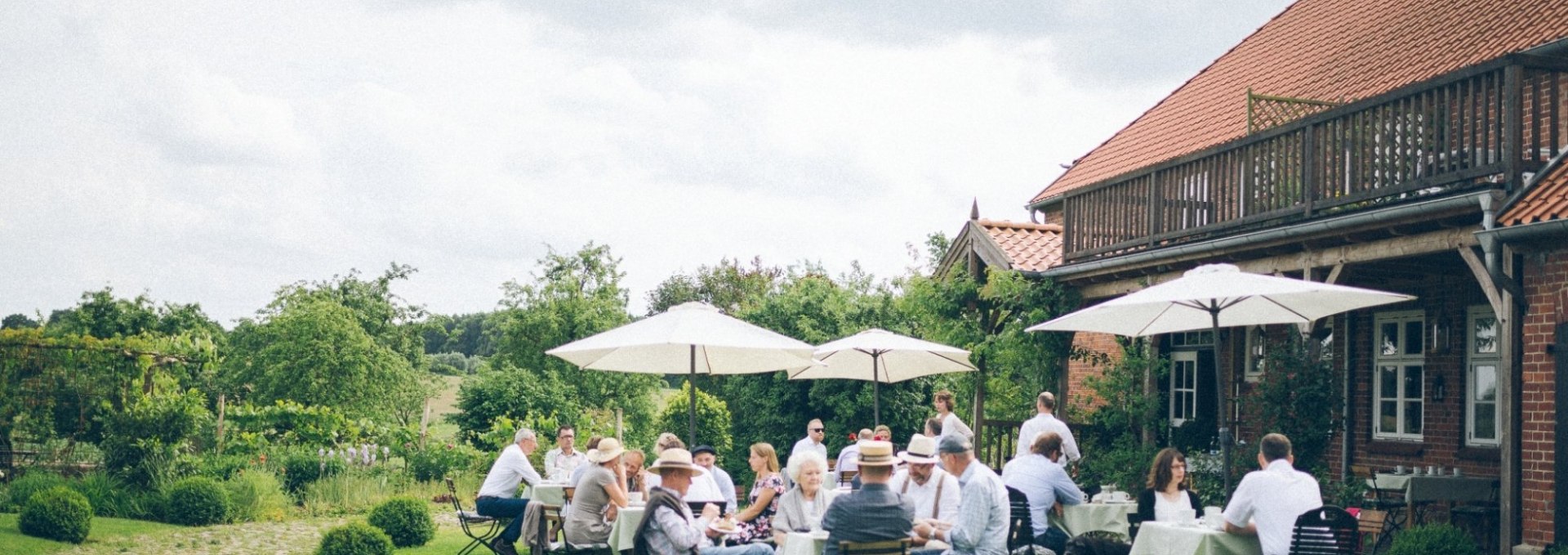 Homemade pies and cakes in the garden café Kastanienhof., © © Philipp Eisermann