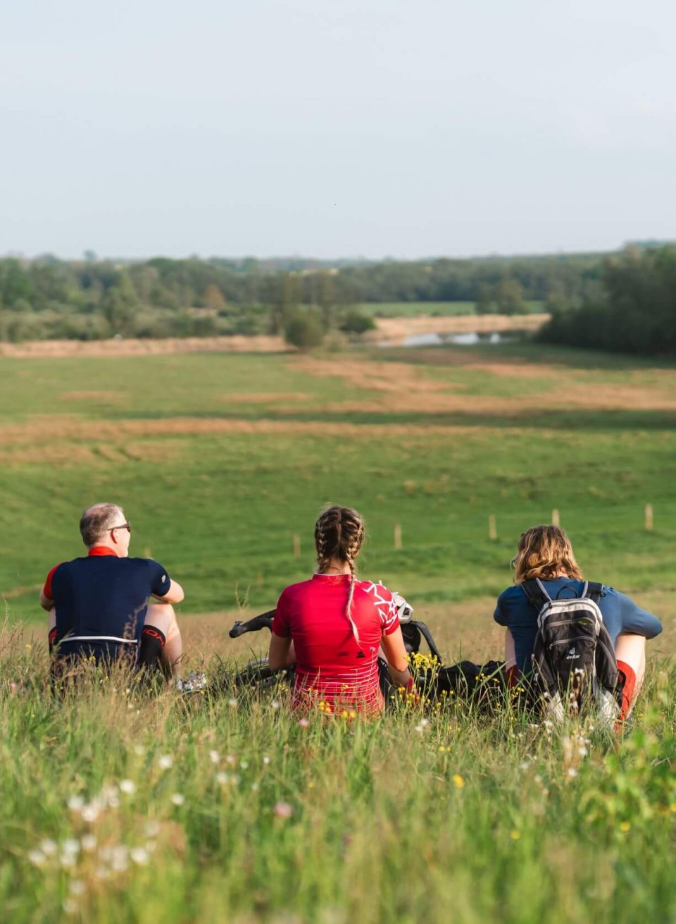 Friends among friends: fantastic views on the gravel bike tour