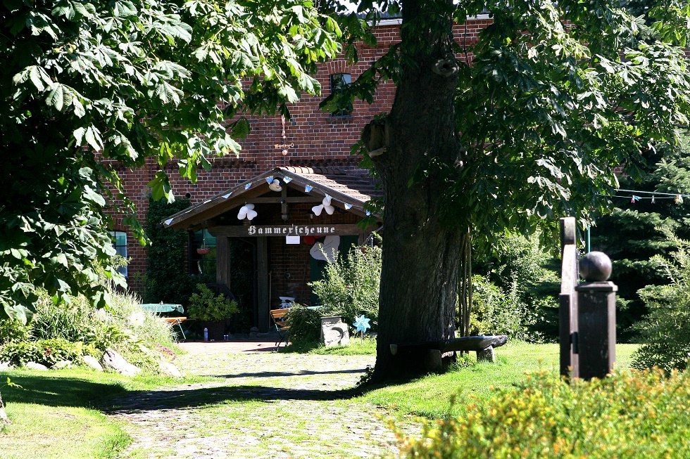 Entrance to the barn, © Sabrina Wittkopf-Schade