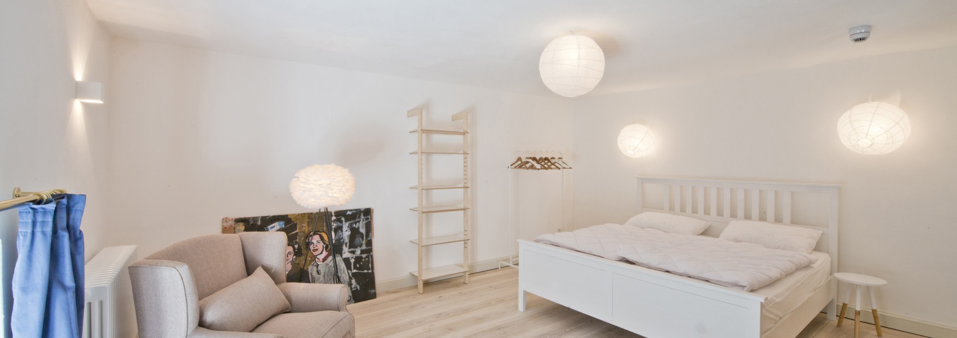 Bedroom in apartment Denmark in Retzow Castle, © DOMUSImages