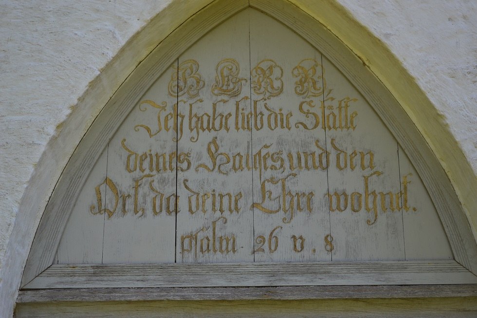 Inscription above the entrance door, © Lutz Werner