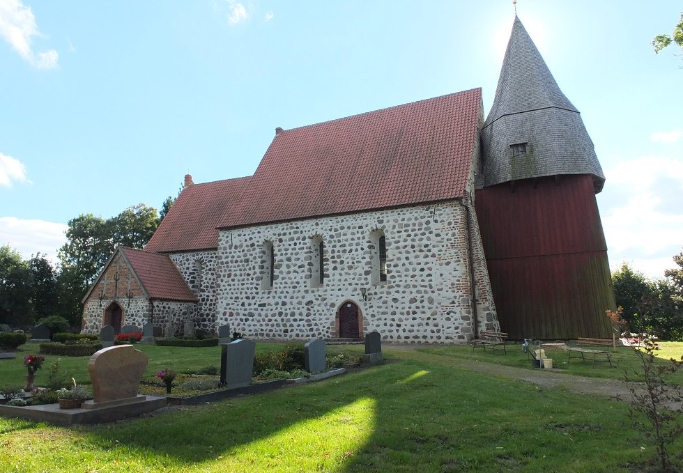 Side view of Tribohmer fieldstone church with wooden bell tower, © Martin Hagemann