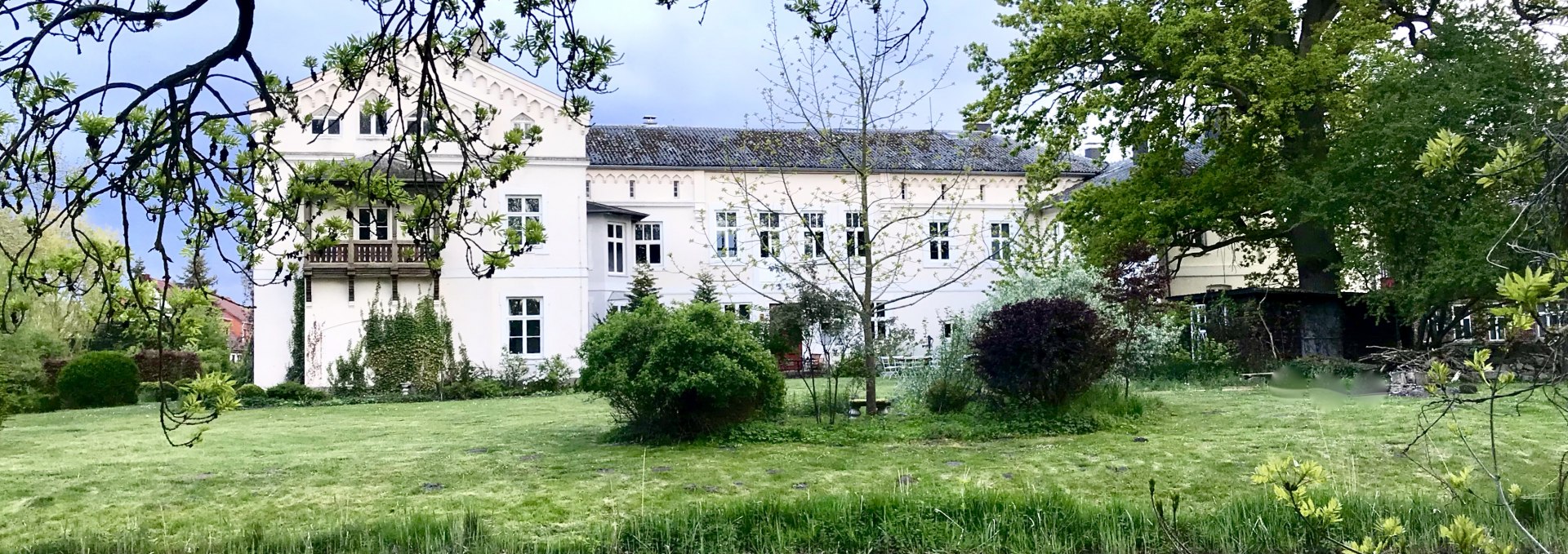 View of the manor house from the park, © Herrenhaus Roggow