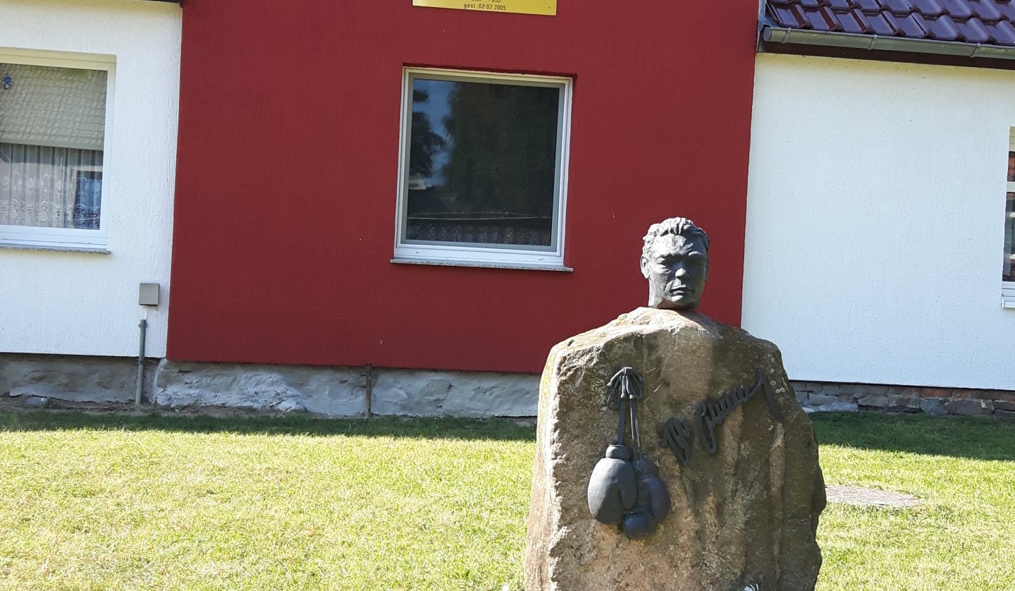 Max Schmeling memorial stone in front of the Geburshaus, © Angelika Michaelis