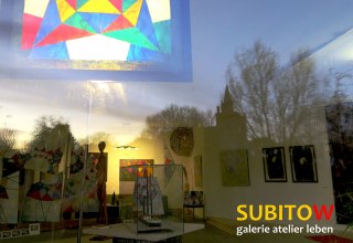 View through the window of the Subitow Gallery at dusk, © Klaus Böllhoff