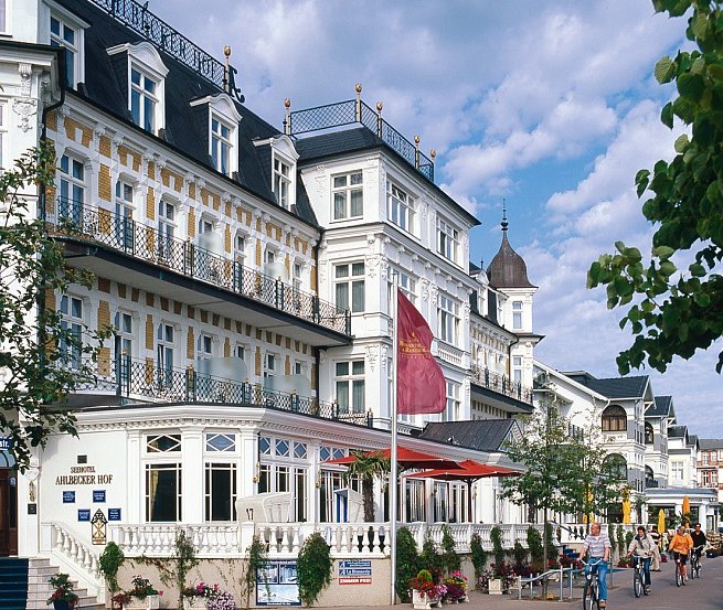 The gleaming white resort architecture on Usedom is a very special eye-catcher, © TMV/Grundner