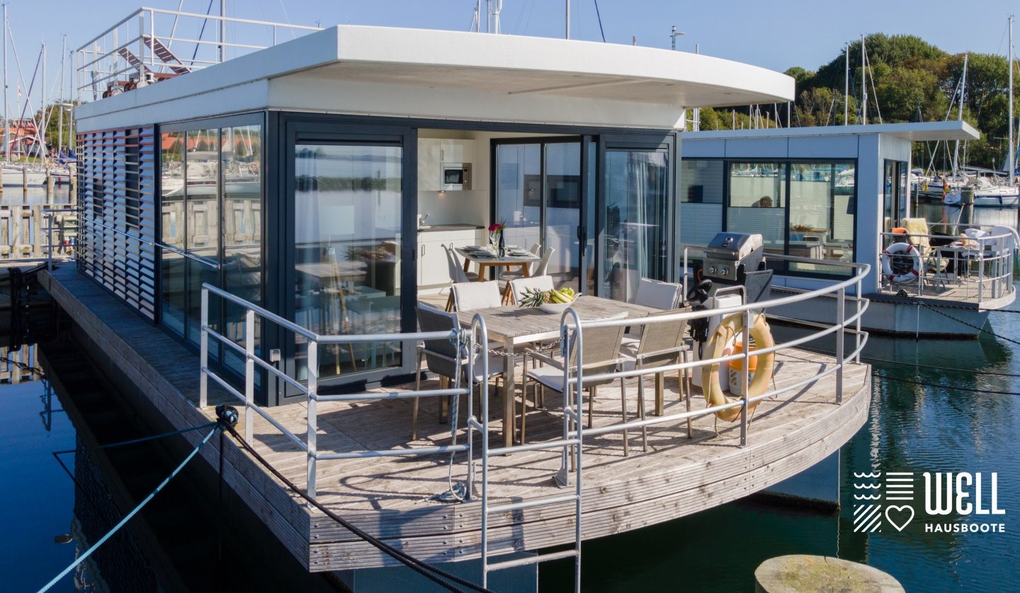 Houseboat with terrace, © Lars Franzen