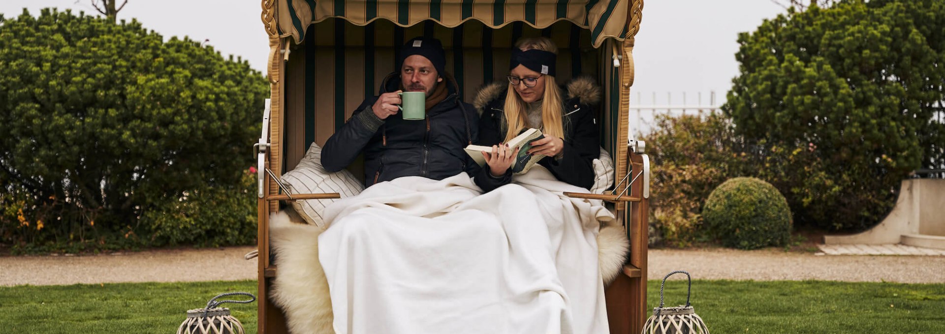 Even in winter you can relax with a hot drink in the beach chair, © Arne Nagel