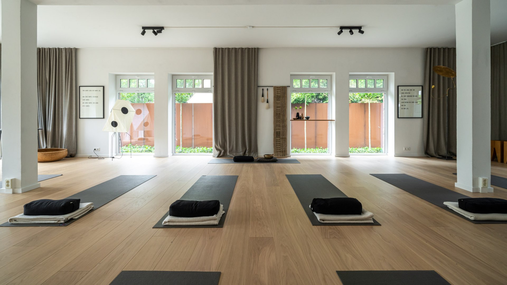 A light-flooded yoga room in the Carpe Diem retreat center - minimalist furnishings for maximum relaxation and concentration.