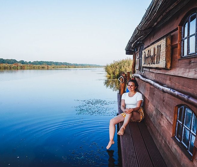 For relaxing in nature is best to take a ride on a raft along the river Peene, © TMV/WorldonaBudget