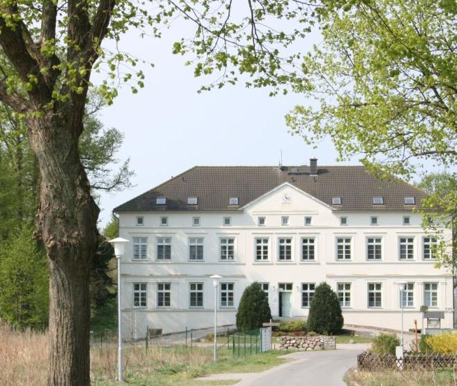 View of the manor house from the access road, © Klaus-Dieter Bartsch