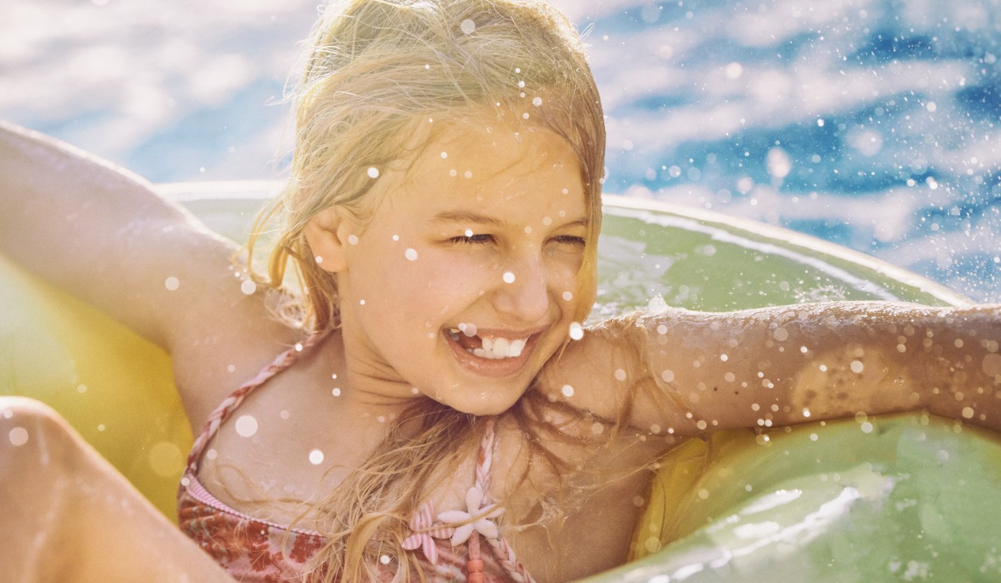 Girl in swimming ring, © Pocha Burwitz