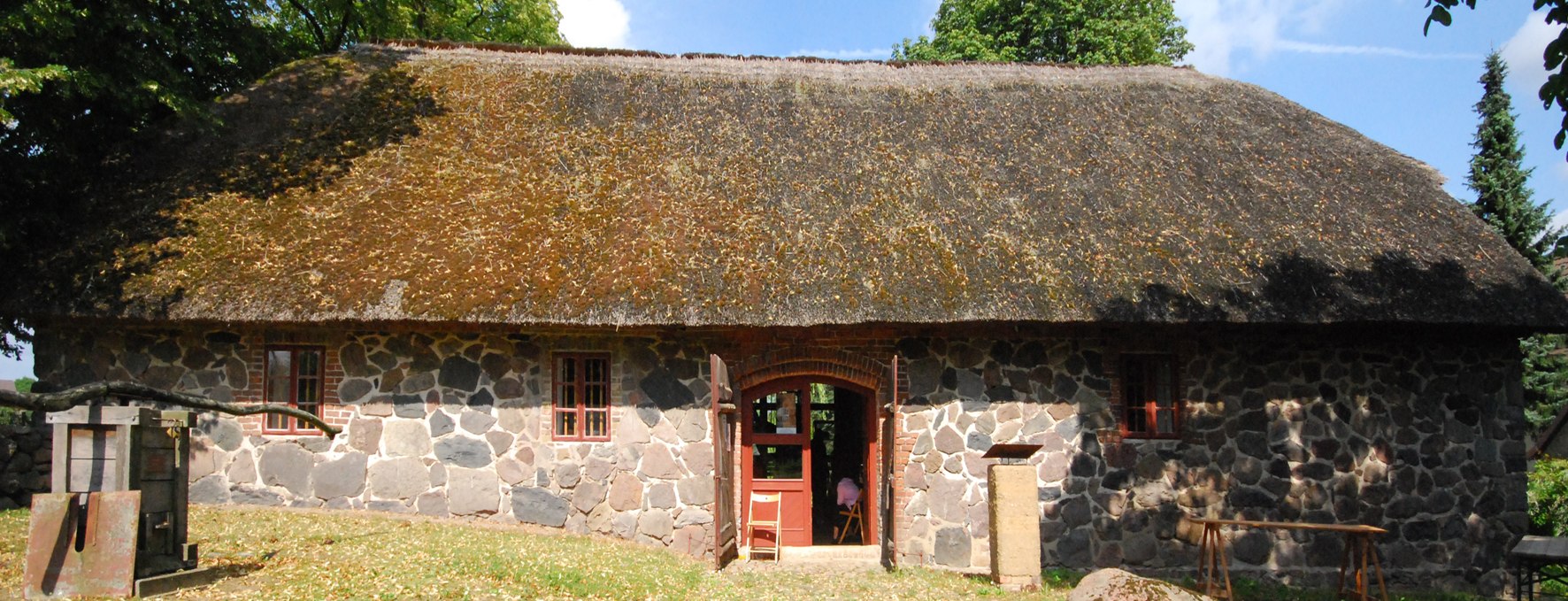 The thatched sailor's barn becomes a clay museum, © FAL e.V.